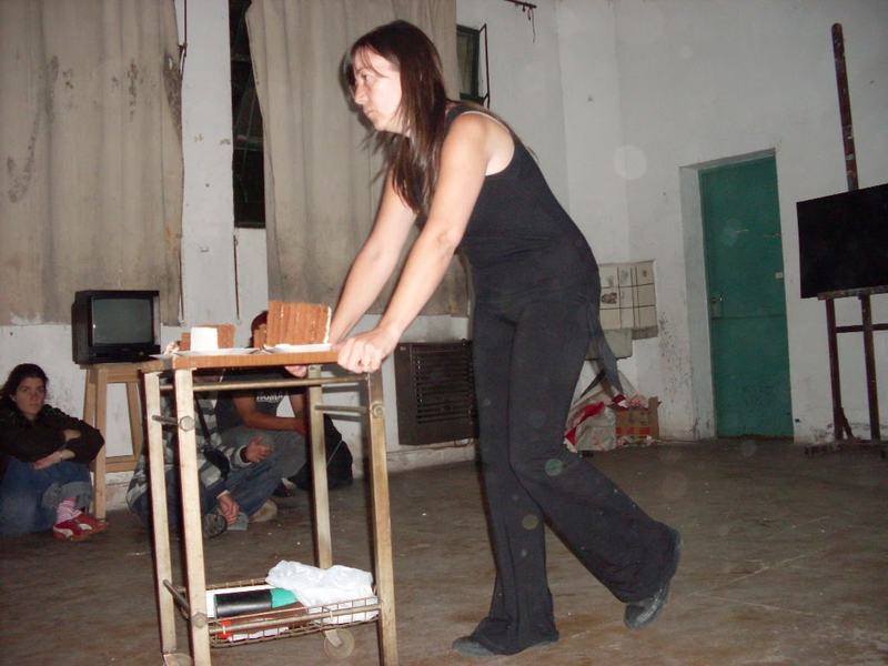 1/1000000 - llevando torta - 1024x768 px